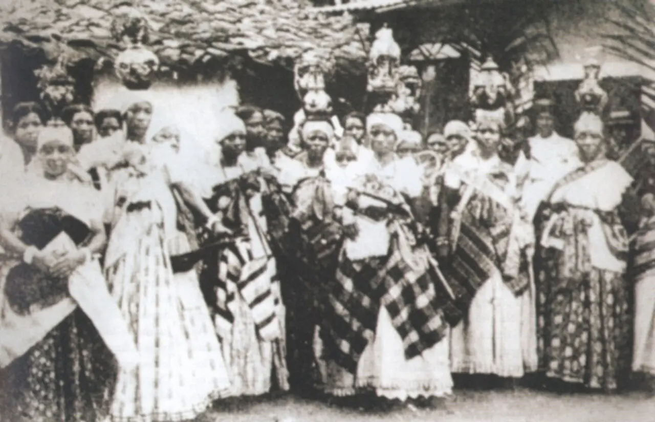 Menininha Gantois 1902 — Mãe Menininha do Gantois (in age 8 years) - Bahia - Ritual para Oxóssi.