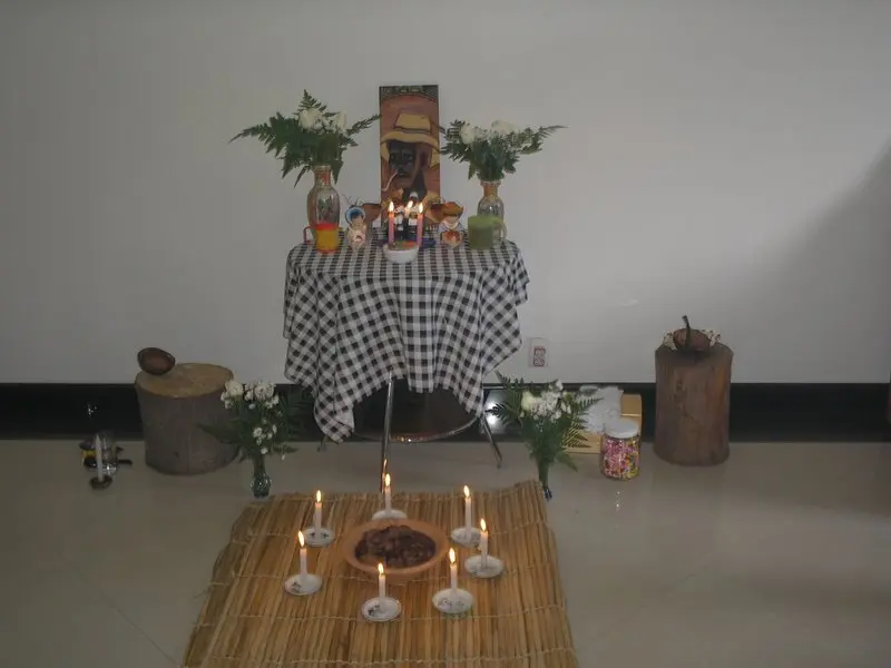 Pretos Velhos 3 — Primeira festa dos pretos velhos, realizada em 2009, ainda em apartamento de membros da corrente