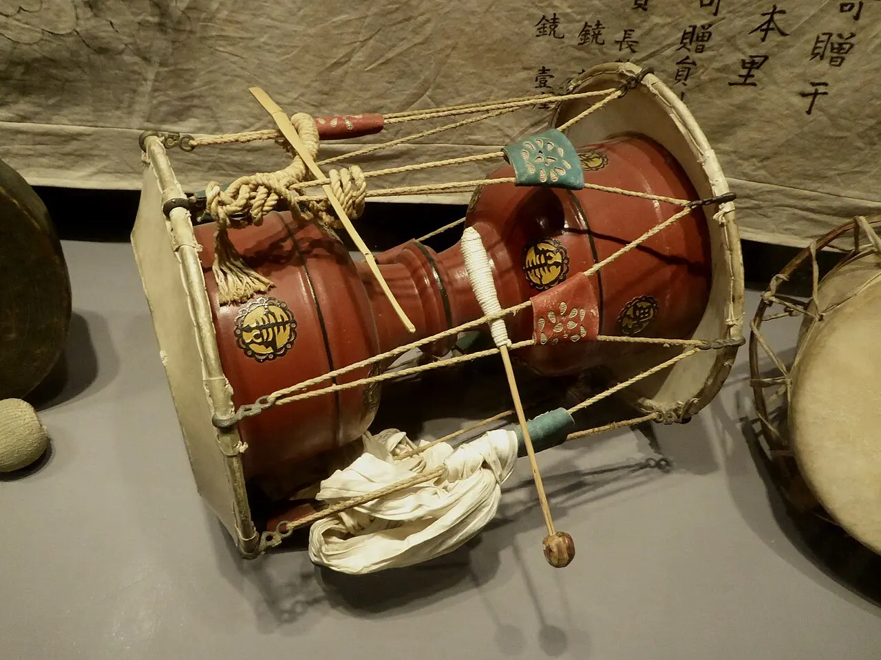 Janggu on Display in the National Folk Museum of Korea — A janggu drum of 20 th century date on display in the National Folk Museum of Korea, Seoul.