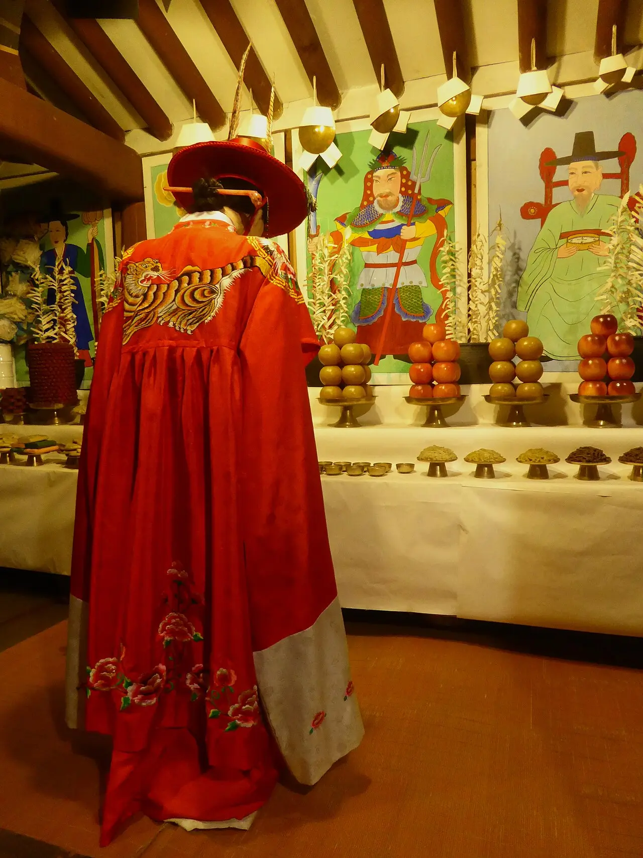 Mudang Diorama at the Lotte World Folk Museum — A diorama of a mudang performing a ritual at the Lotte World Folk Museum, Seoul,