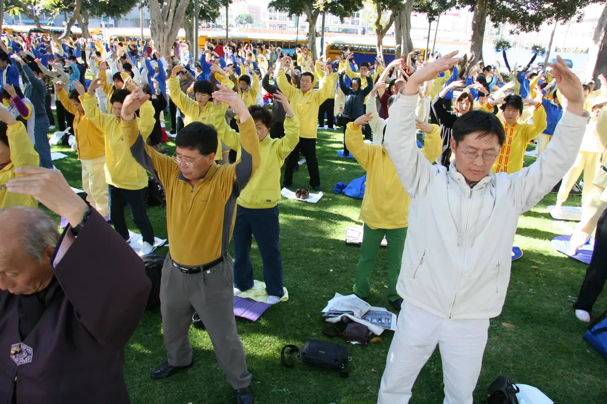 Falun Dafa the second exercise, standing meditation — Los Angeles Parade and Activities March-02to03 See: www.falundafa.org/eng/exercises.html
