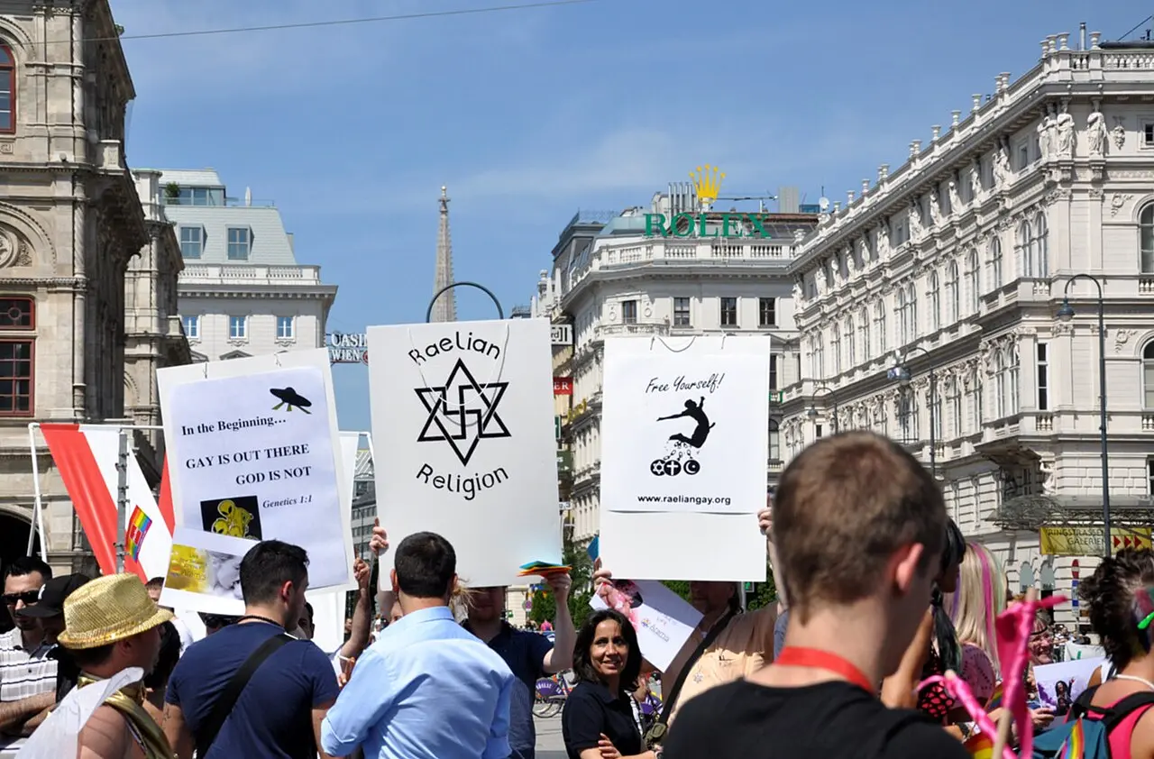 Regenbogenparade 2013 Wien (106) (9049171467) — Regenbogenparade 2013 Wien (106)