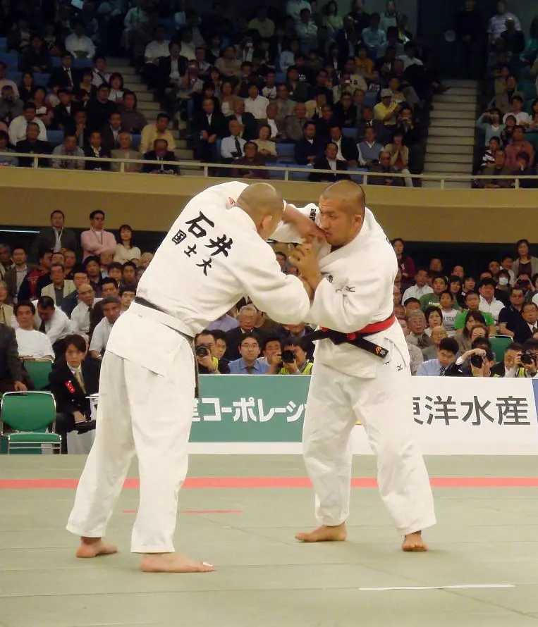 石井と鈴木 — All-Japan Judo Championships, 2007 men's final Final of All-Japan Judo Championships in 2007