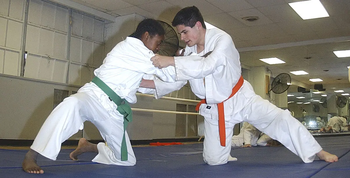 Judo newaza — Two judoka wearing judogi