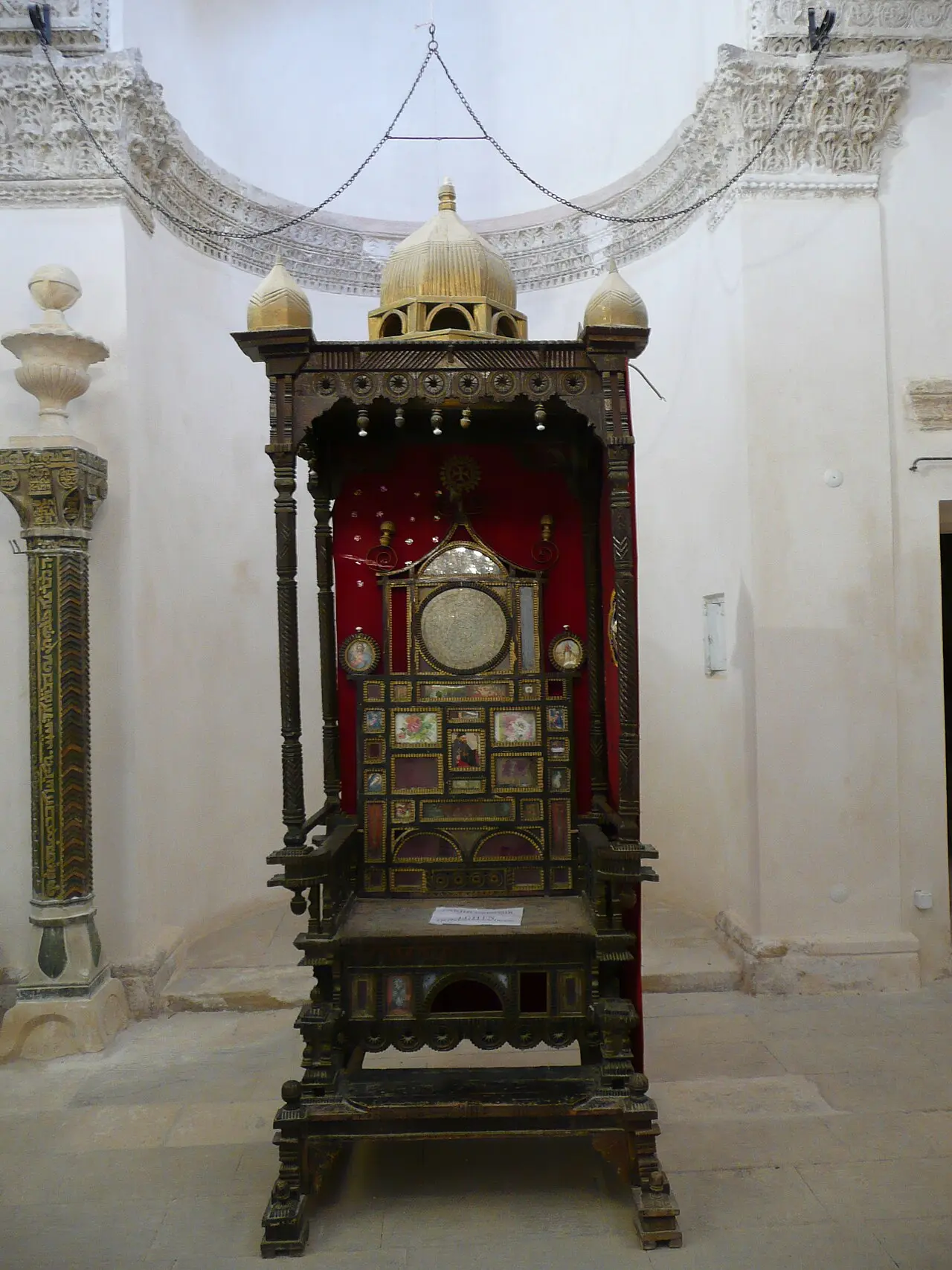 Deyrulzaferan P1030983 20080424115008 — Patriarchal throne of the Syriac Patriarch of Antioch in Mor Hananyo Monastery, Turkey. It was made during the 6th century.[118] Photograph…